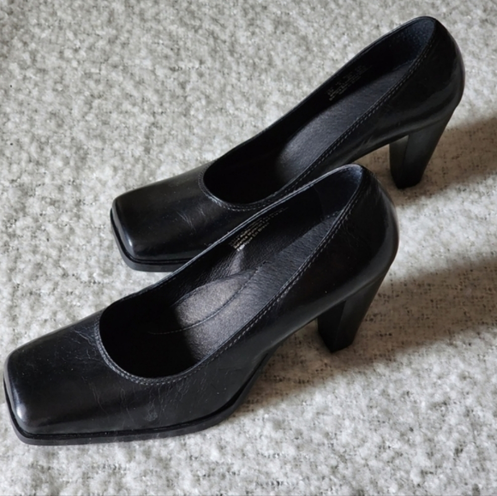 Vintage 90s Hush puppies square toe high heels leather black pump size 8M
